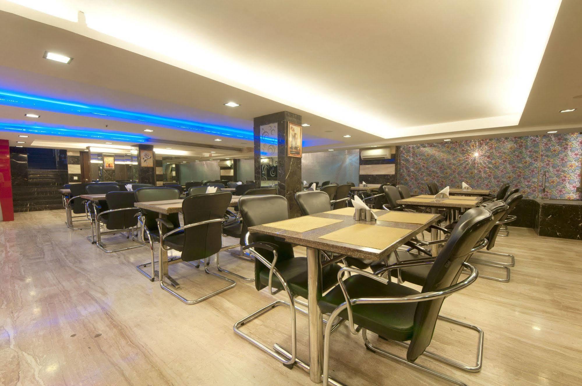 Hotel Amaltas International - Delhi-16 New Delhi Bagian luar foto