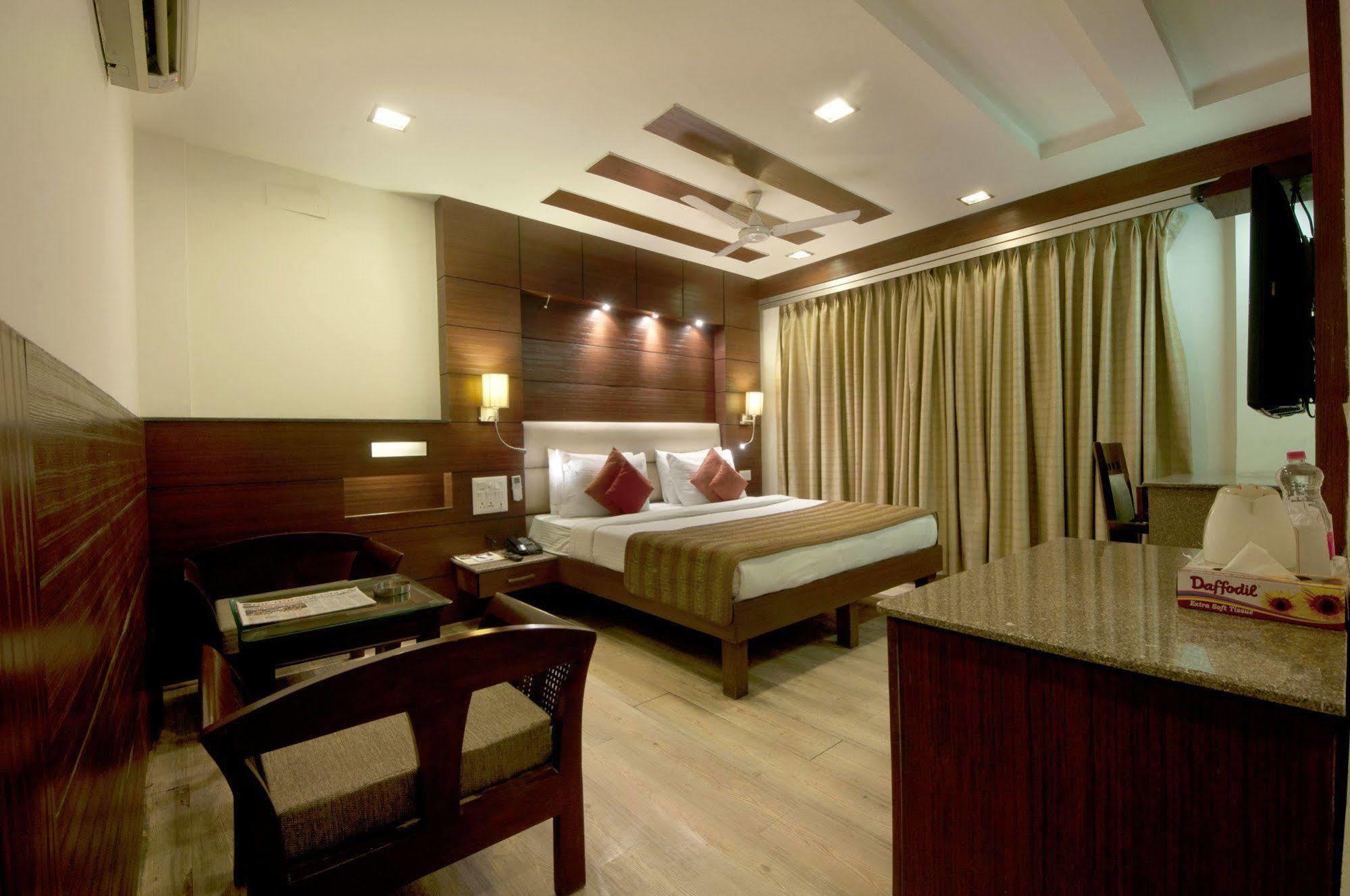 Hotel Amaltas International - Delhi-16 New Delhi Bagian luar foto