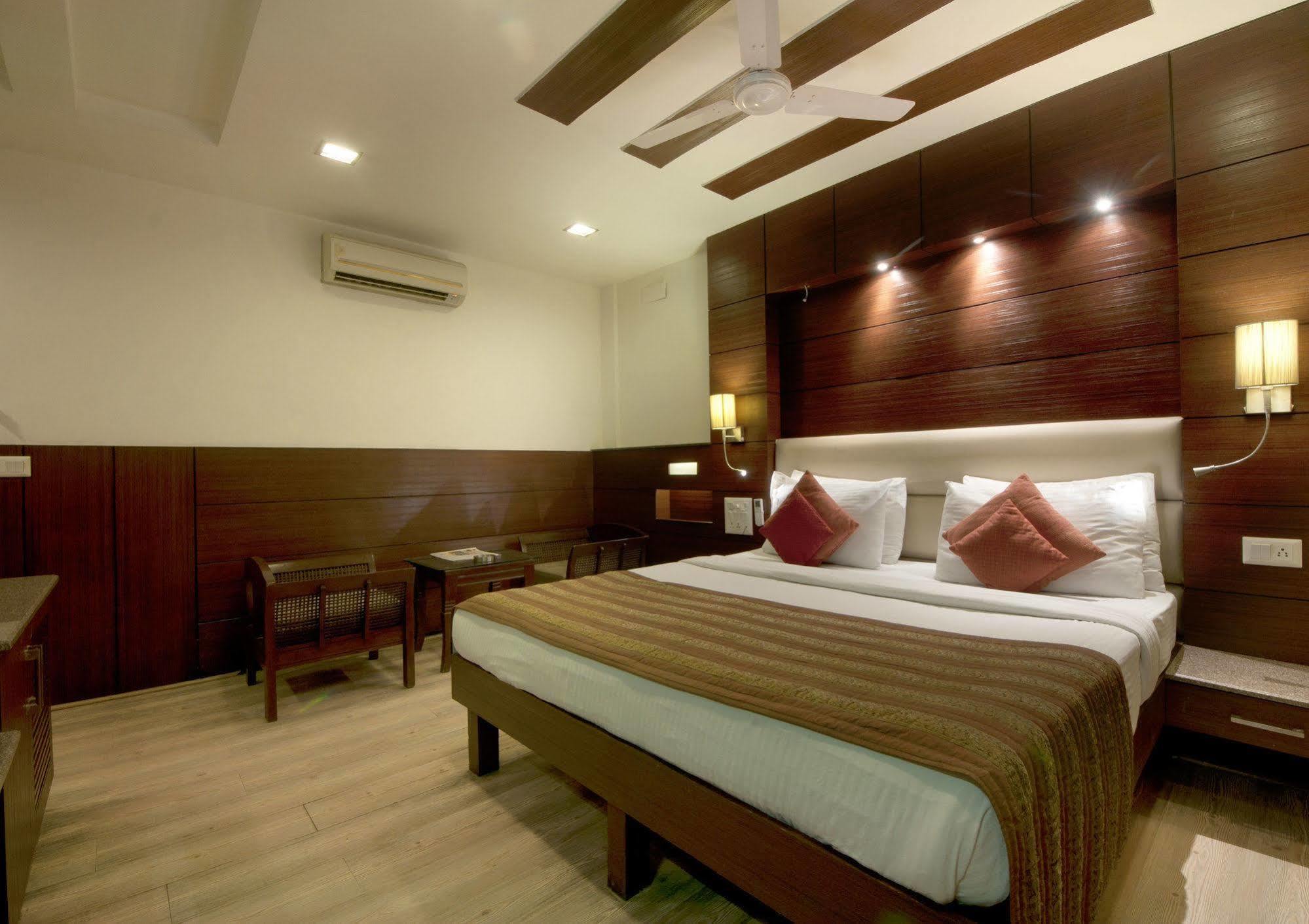 Hotel Amaltas International - Delhi-16 New Delhi Bagian luar foto