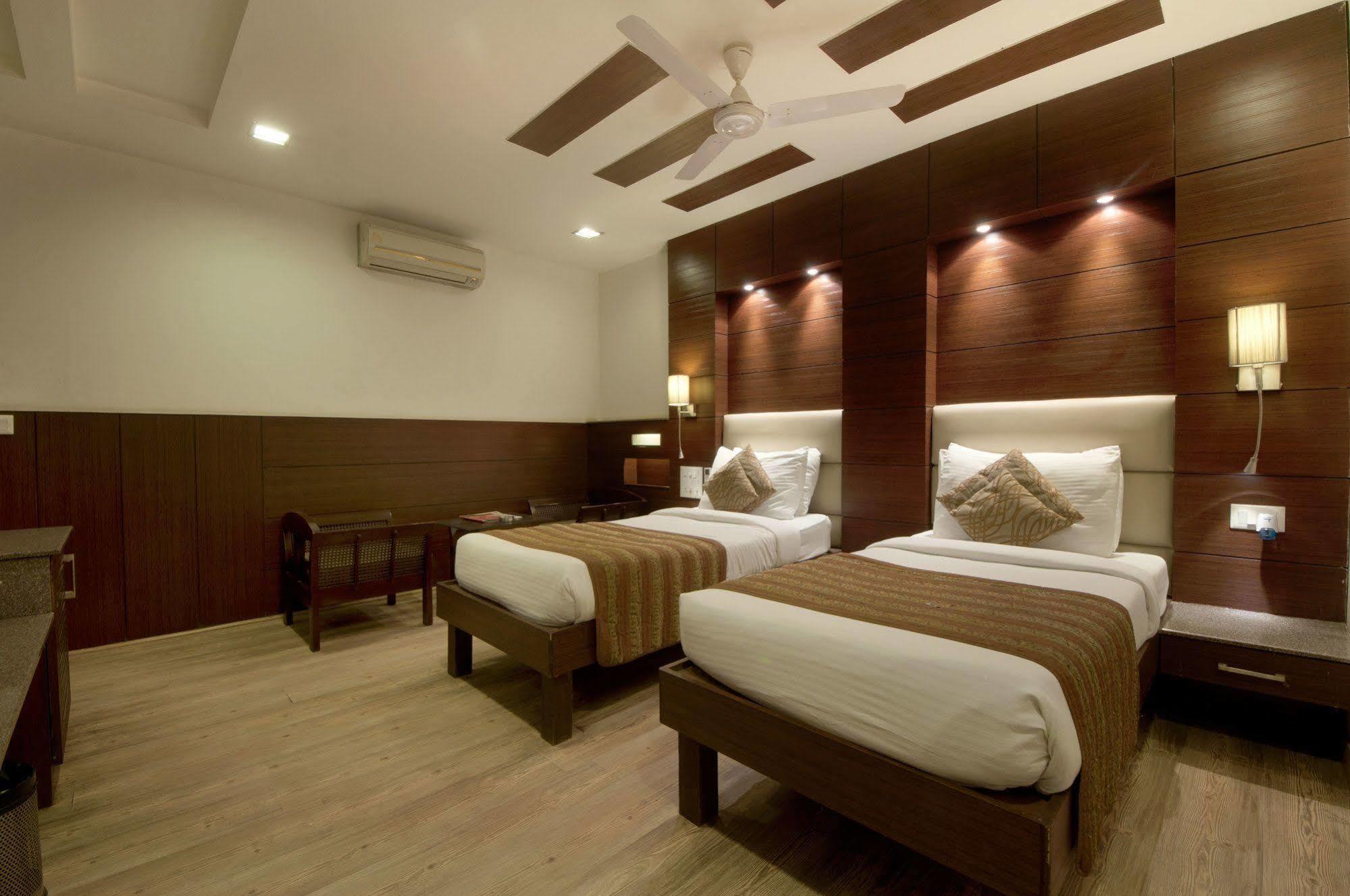Hotel Amaltas International - Delhi-16 New Delhi Bagian luar foto