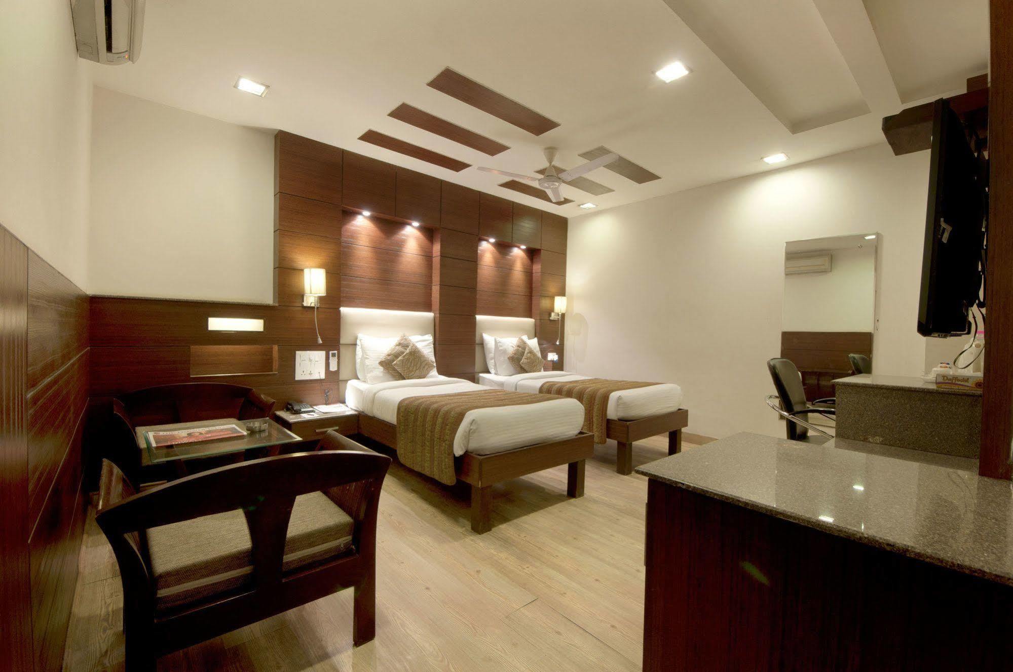 Hotel Amaltas International - Delhi-16 New Delhi Bagian luar foto