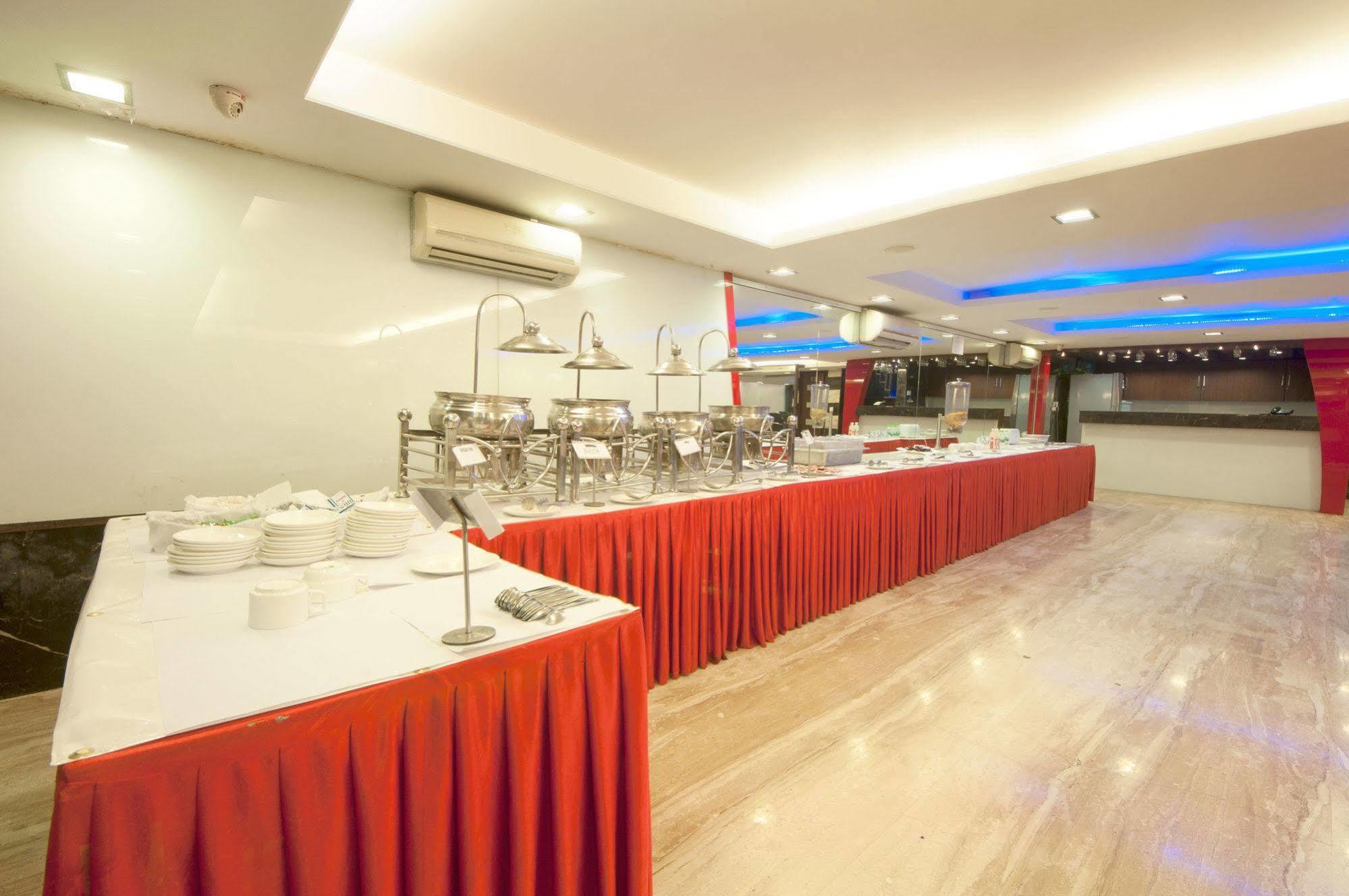 Hotel Amaltas International - Delhi-16 New Delhi Bagian luar foto