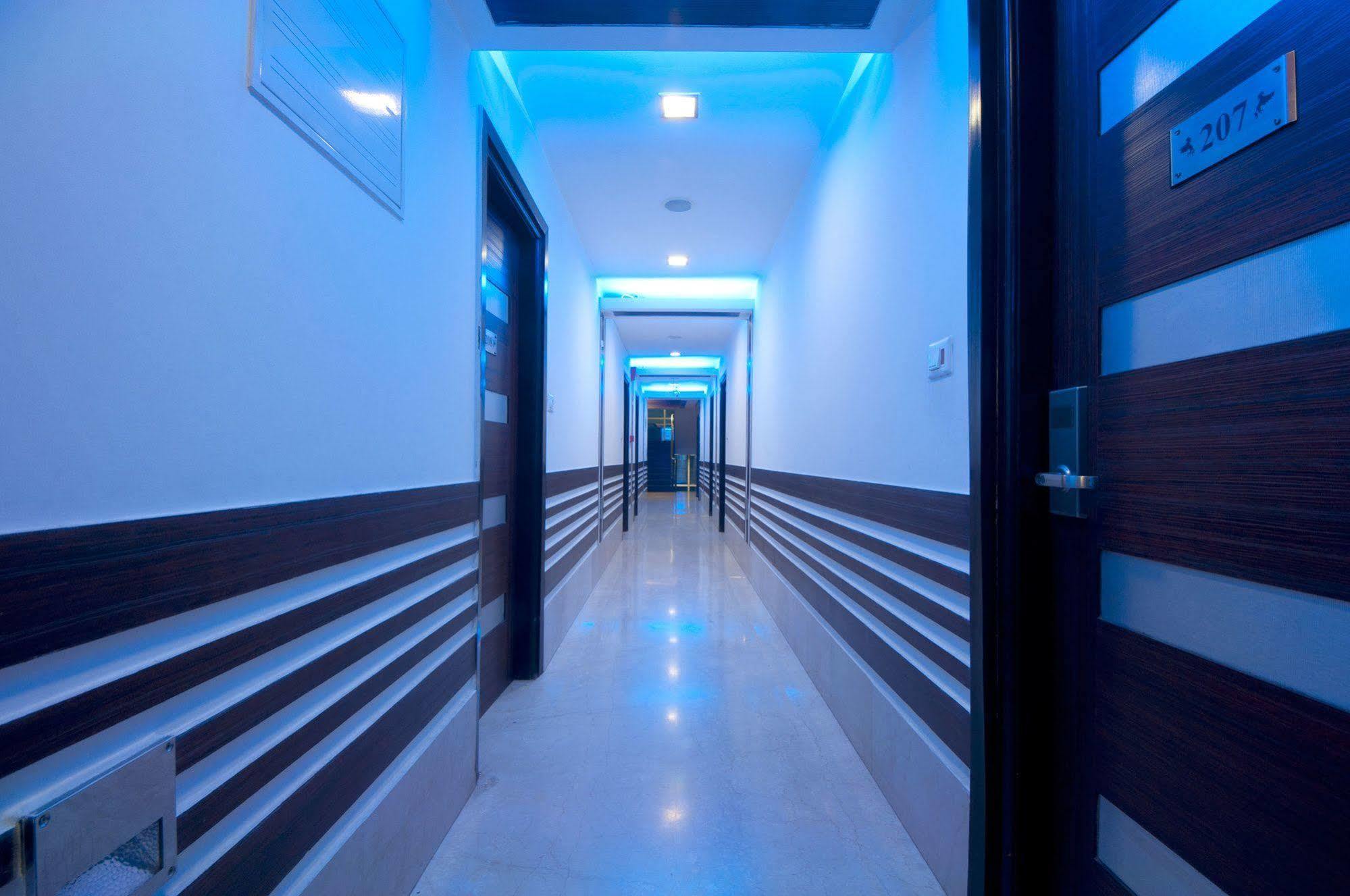 Hotel Amaltas International - Delhi-16 New Delhi Bagian luar foto