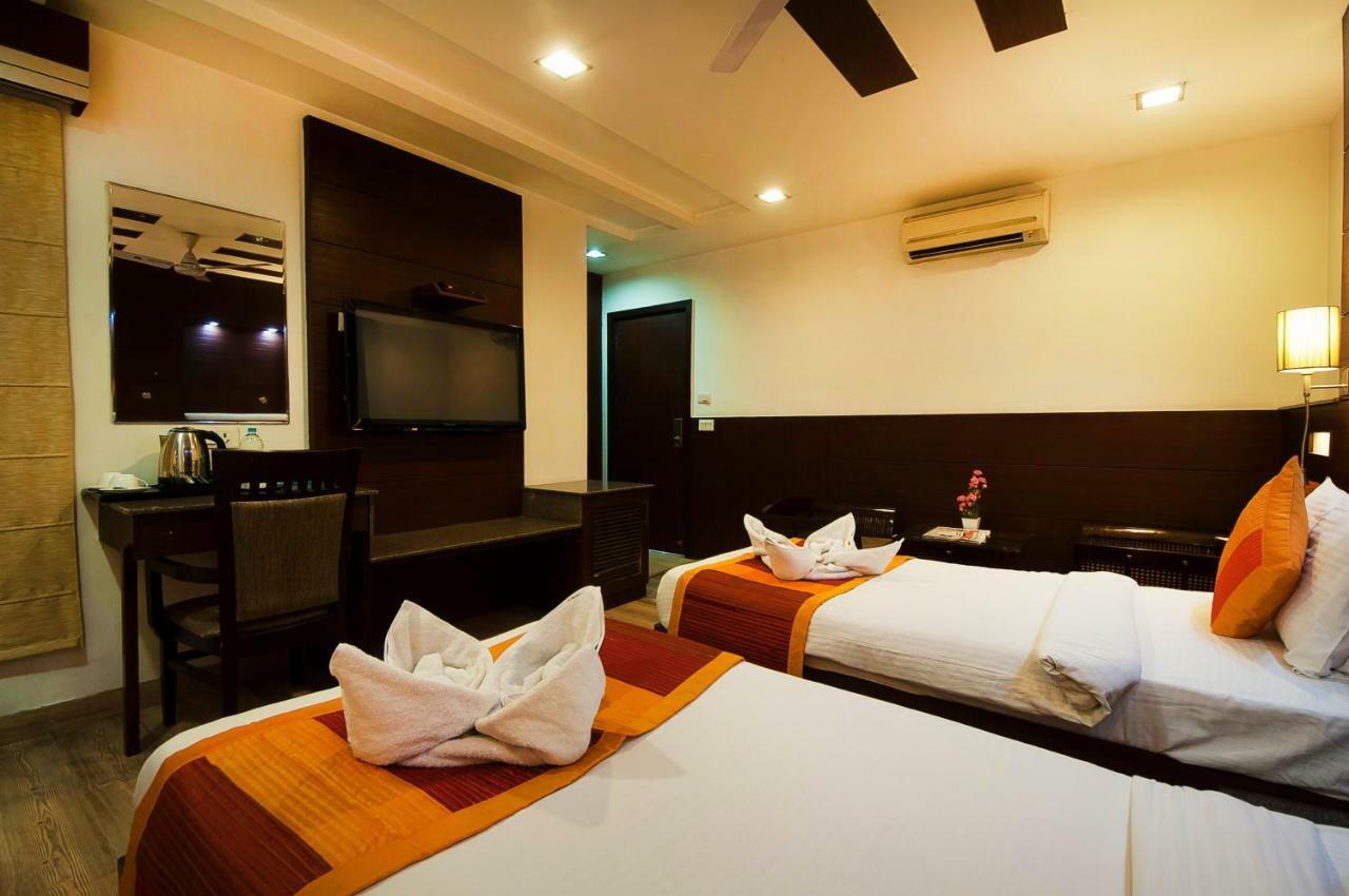 Hotel Amaltas International - Delhi-16 New Delhi Bagian luar foto