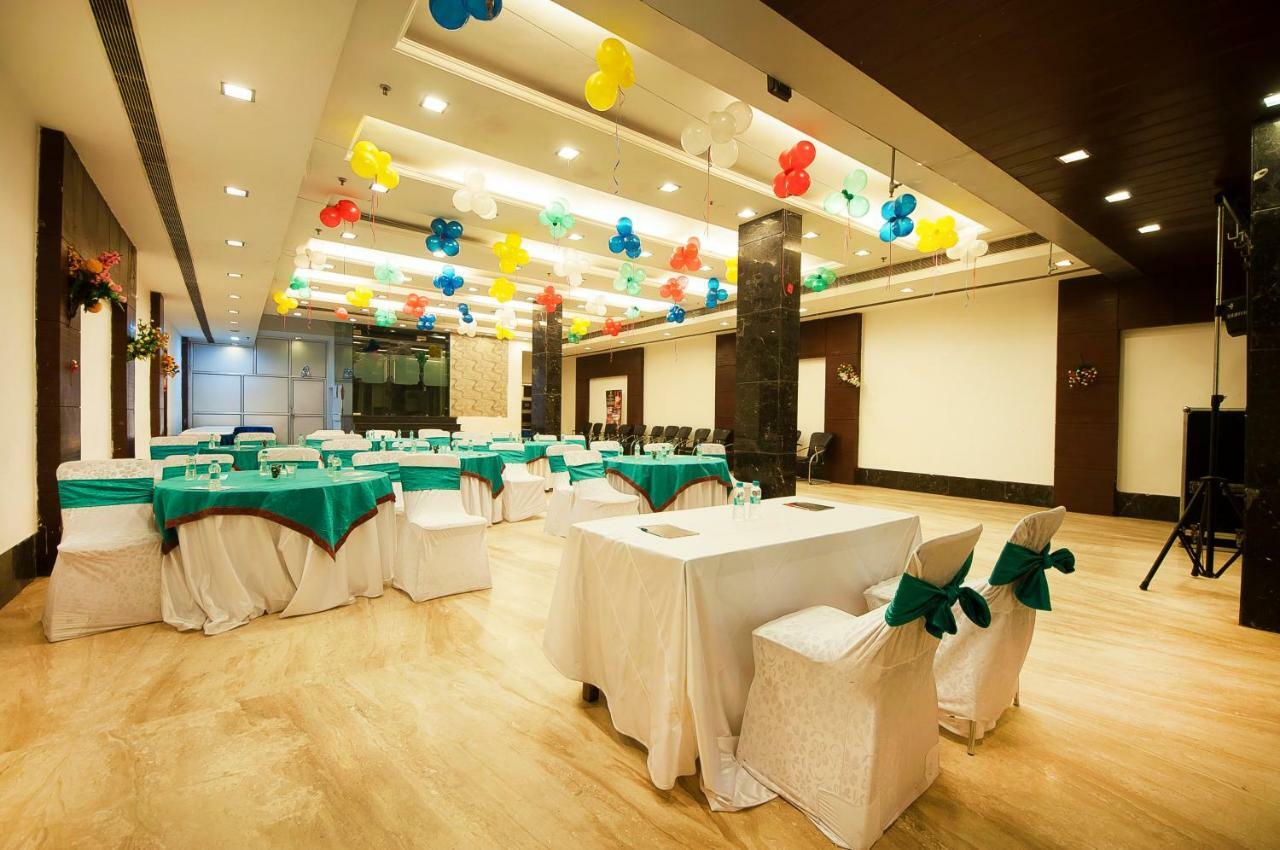 Hotel Amaltas International - Delhi-16 New Delhi Bagian luar foto