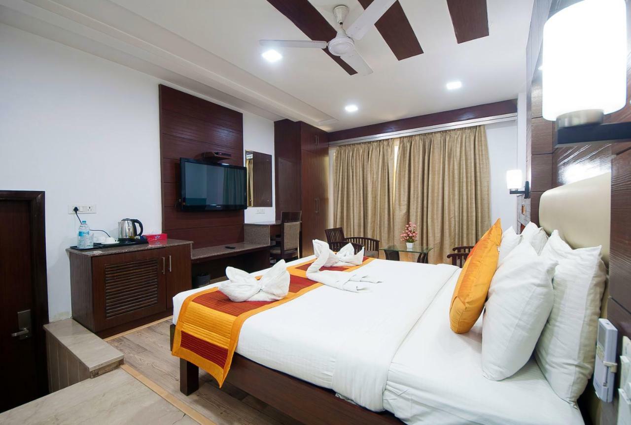 Hotel Amaltas International - Delhi-16 New Delhi Bagian luar foto